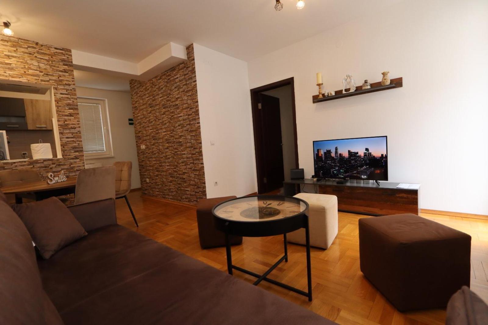 Lux Apartment Rose 2 60M2 ครากูเยวัตส์ ภายนอก รูปภาพ